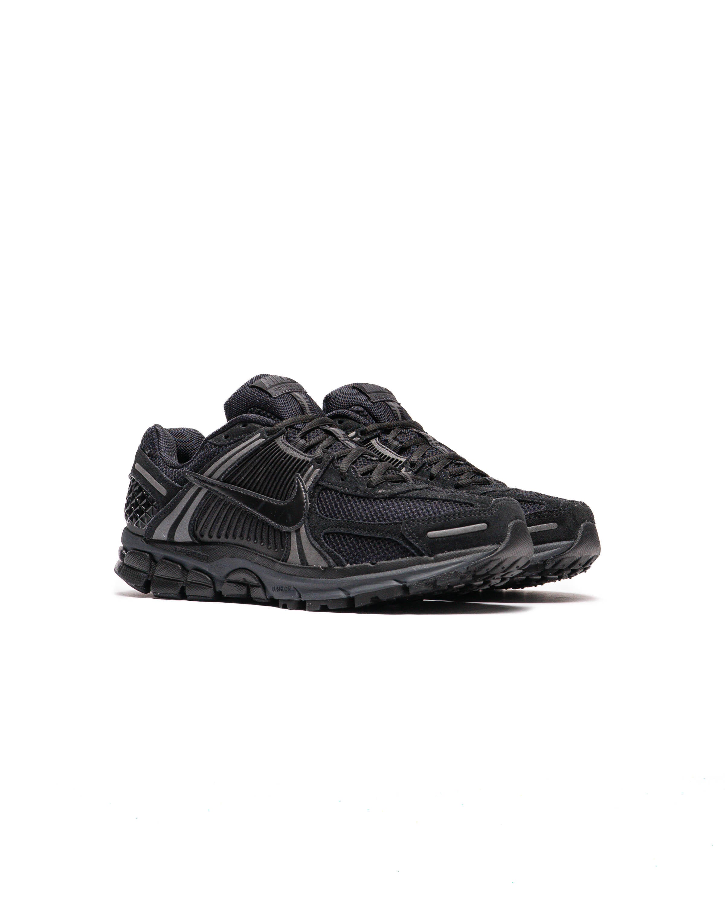 nike-zoom-vomero-5-black-black